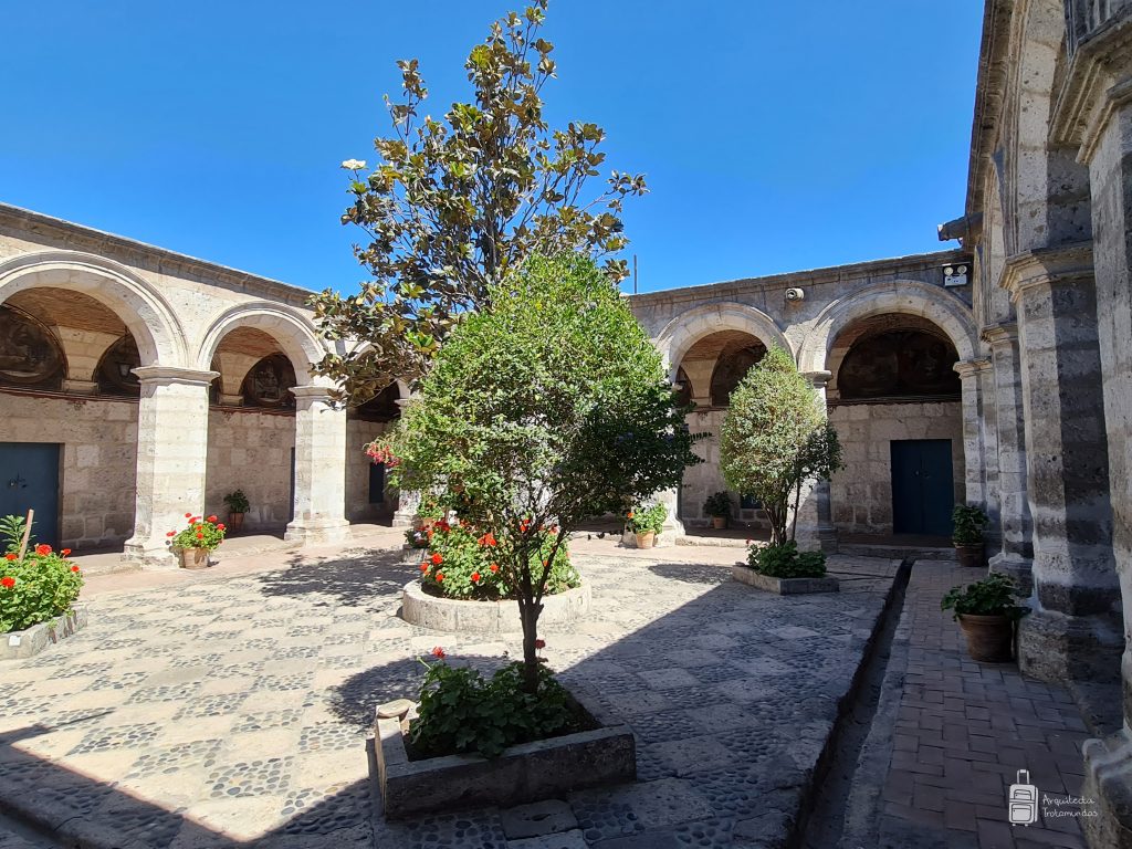 Claustro del Noviciado en Monasterio de Santa Catalina