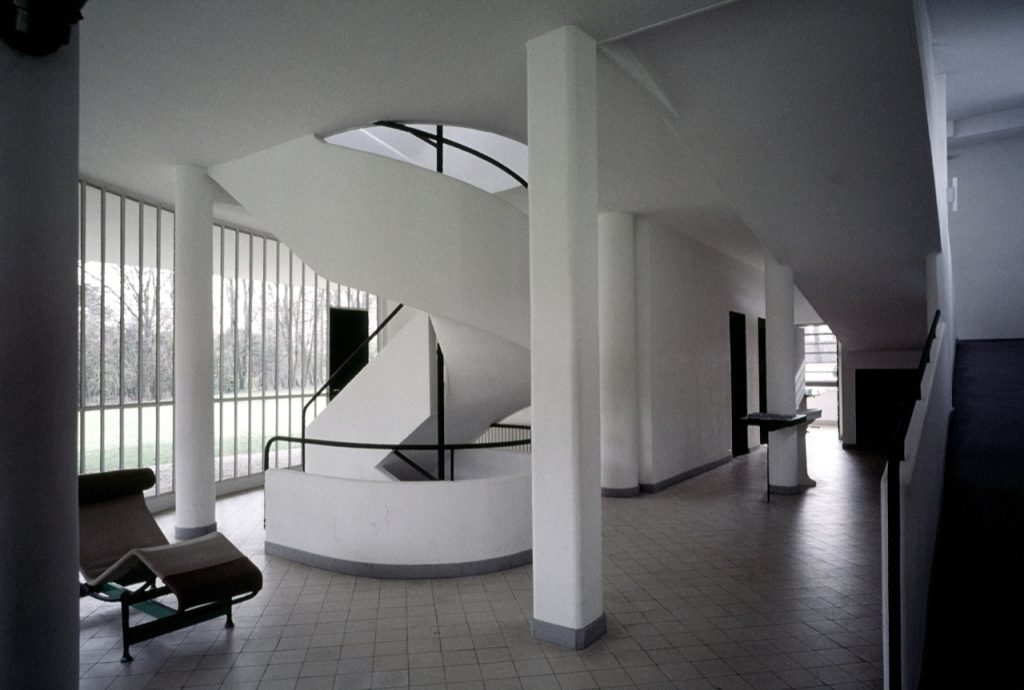 La rampa y la escalera, elementos clave del "Paseo Arquitectónico" de Le Corbusier. Autor: scarletgreen vía Flickr, Licencia: CC BY 2.0.