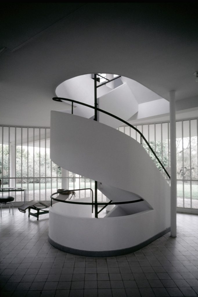 La rampa y la escalera, elementos clave del "Paseo Arquitectónico" de Le Corbusier. Autor: scarletgreen vía Flickr, Licencia: CC BY 2.0.