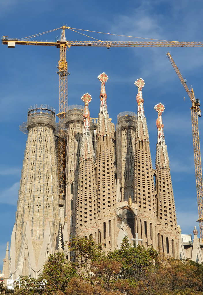 Imagen exterior en construcción de la Sagrada Familia en 2019