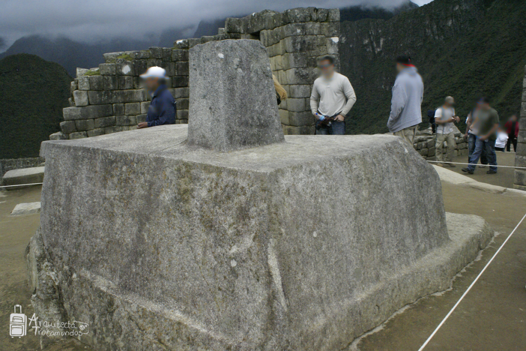 Intihuatana en Machu Picchu. Foto propiedad de © Arquitecta Trotamundos