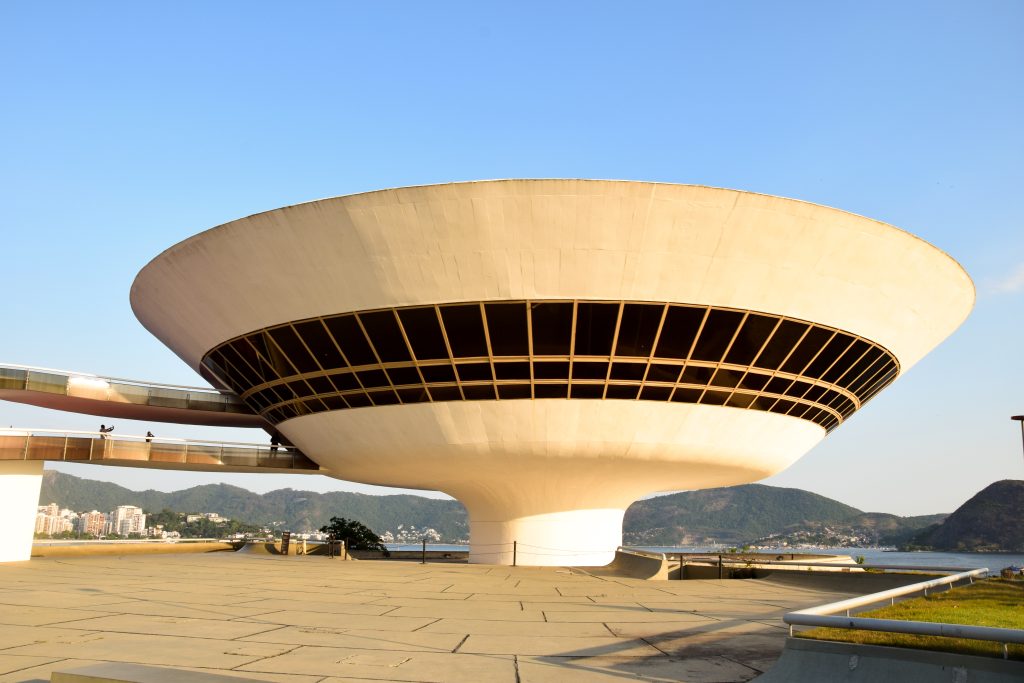 Vista frontal desde la plaza de acceso. Foto: Maria Fátima Leite vía Wikimedia Commons, Licencia: CC BY-SA 4.0.